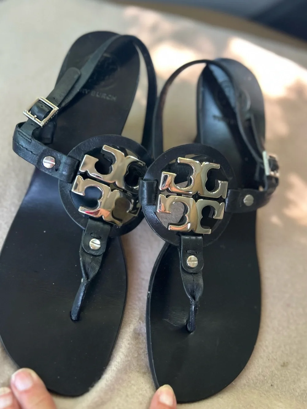Tory Burch Holly Black Leather Logo Thong Sandals with Gold Emblem size 8.5